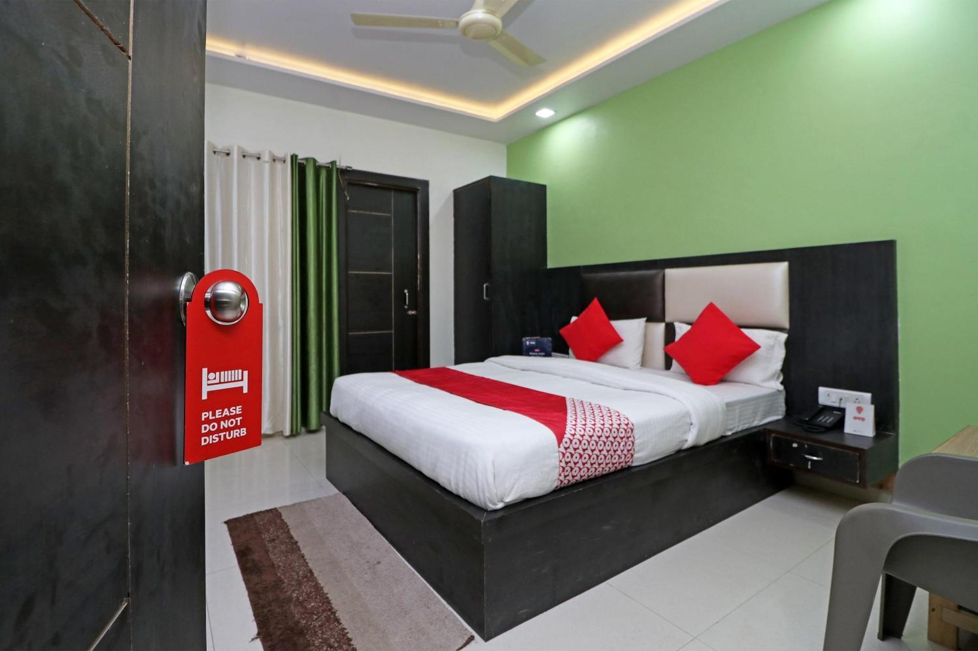 Oyo Hotel The Orient Tree Agra  Kültér fotó